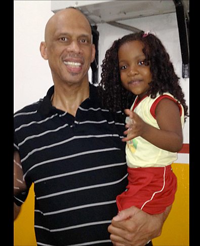 Kareem visiting kids in Bahia's Pacified Communities.