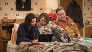 roseanne_s10e03_still_sara_gilbert_roseanne_barr_john_goodman